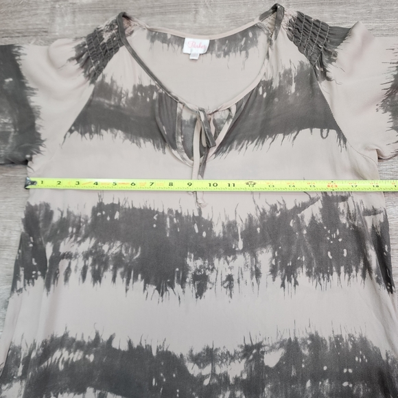 PARKER Silk Beige Green Short Sleeve Top Keyhole Blouse Size Large - Picture 8 of 12